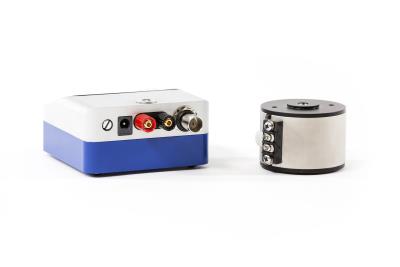 inertial shaker kit, 9 n (2 lbf) pk sine force, includes 2002e inertial shaker with 2000e power amplifier, and mounting accessories.